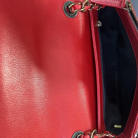 SOLD!❌ Chanel Red Calfskin Coco Curve Flap Medium - Picture 8 of 17